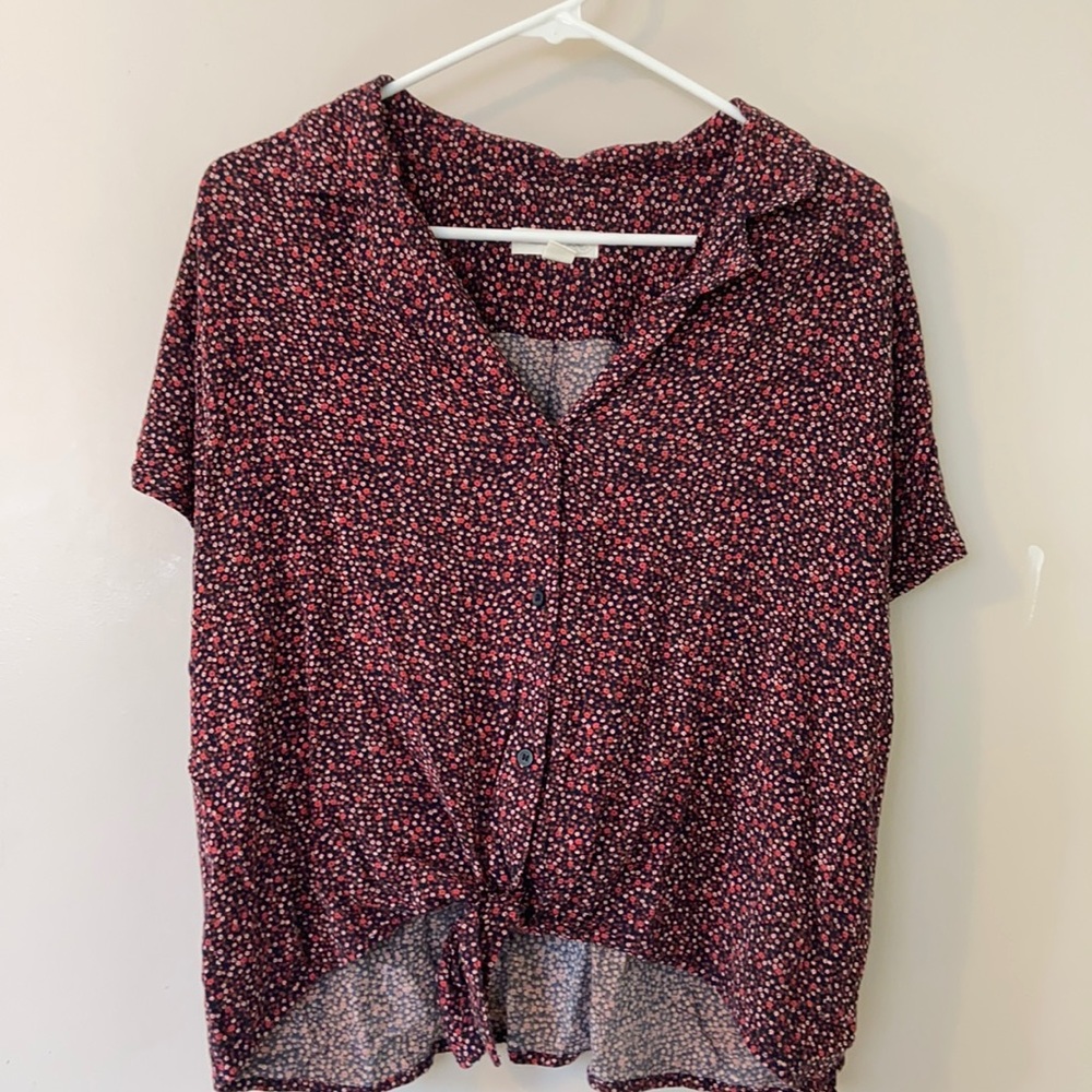 Short sleeve collared button up shirt